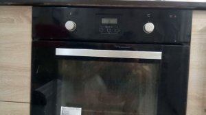 духовка Whirlpool AKP 460 NB выключается