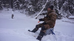 ЖИВЕМ В ПАЛАТКЕ НА ЛЬДУ / ЛОВИМ ХАРИУСА К НОВОМУ ГОДУ /  С БАТЕЙ НА РЫБАЛКЕ / 2 Часть