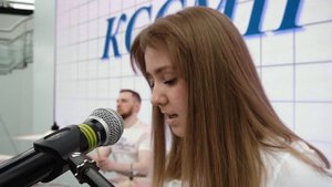 Едет жизнь