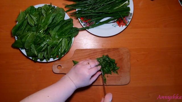 Зеленый борщ с щавелем и яйцом без мяса. Зеленый борщ с томатом. Щавелевый суп рецепт смотреть онлайн