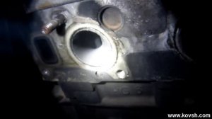 Как определить почему двигатель берёт масло и дымит.