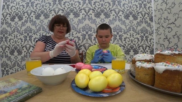 КРАСИМ ЯИЧКИ НЕОБЫЧНОЙ ПЕРЛАМУТРОВОЙ КРАСКОЙ