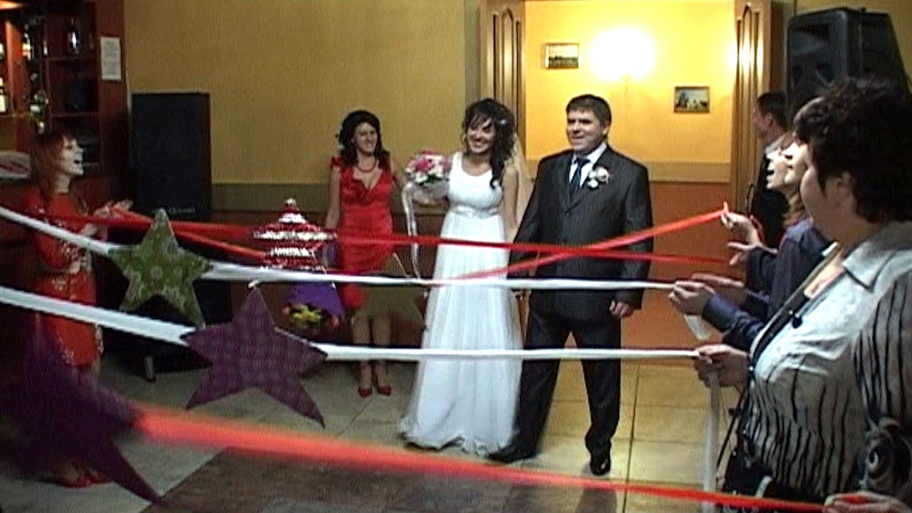 Встреча брачующихся в кафе, начало свадьбы смотреть онлайн