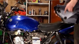 Как снять и установить левую боковую крышку на мотоцикле YAMAHA YBR 125