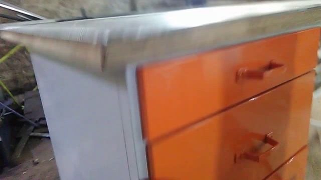 Верстак слесарный на металлическом каркасе