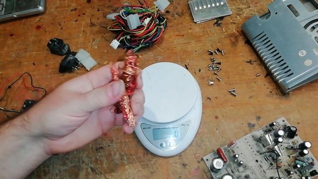 разбор компьютерного блока питания. сколько в нем металла? металл вокруг нас. деньги из хлама. смотреть онлайн