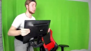 тик-так ломает монитор тапком