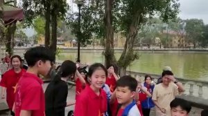 Вьетнамские школьники рады видеть Русских