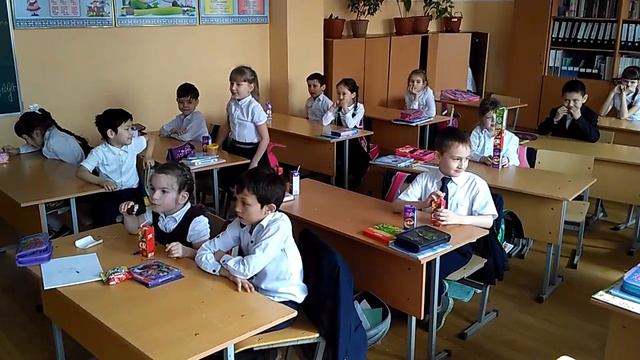 19.03.2018 поздравление с днём рождения Инги и Виталины 1 "Г" Школа #16 г.Алматы(4) смотреть онлайн