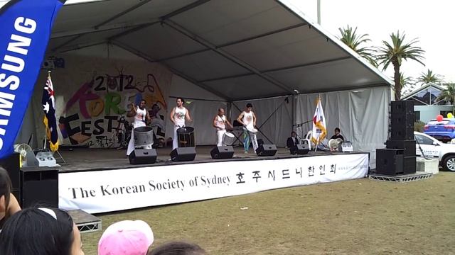 Capoeira Topazio Seven Flavours Demonstration смотреть онлайн