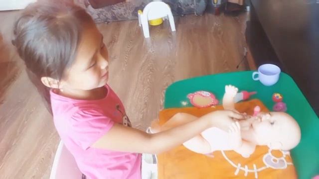 19 июля был день рождения у Айланы и Аюми. Купили пупса смотреть онлайн