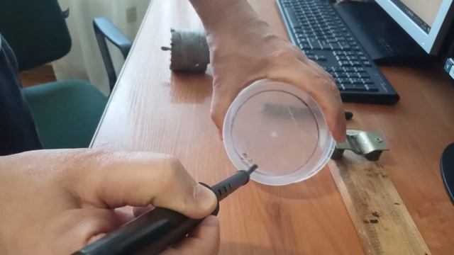 Как просверлить отверстие в стене без пыли.