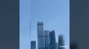 ??вертолёт работает возле Москва Сити просто пипец??????????????