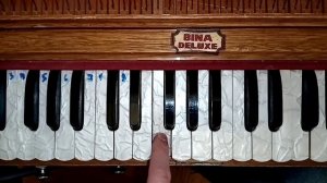 ? Харе Кришна мелодия #17 Джахнави Харрисон | как играть на физгармонии