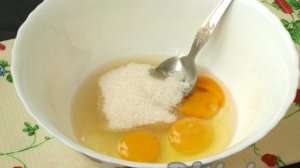 Бисквитный пирог с малиной