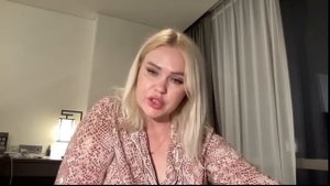 28.06 | Маруся на стриме  из Сеула| Обзор фф о Вигу