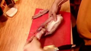 Разделка филе рыбы со спины