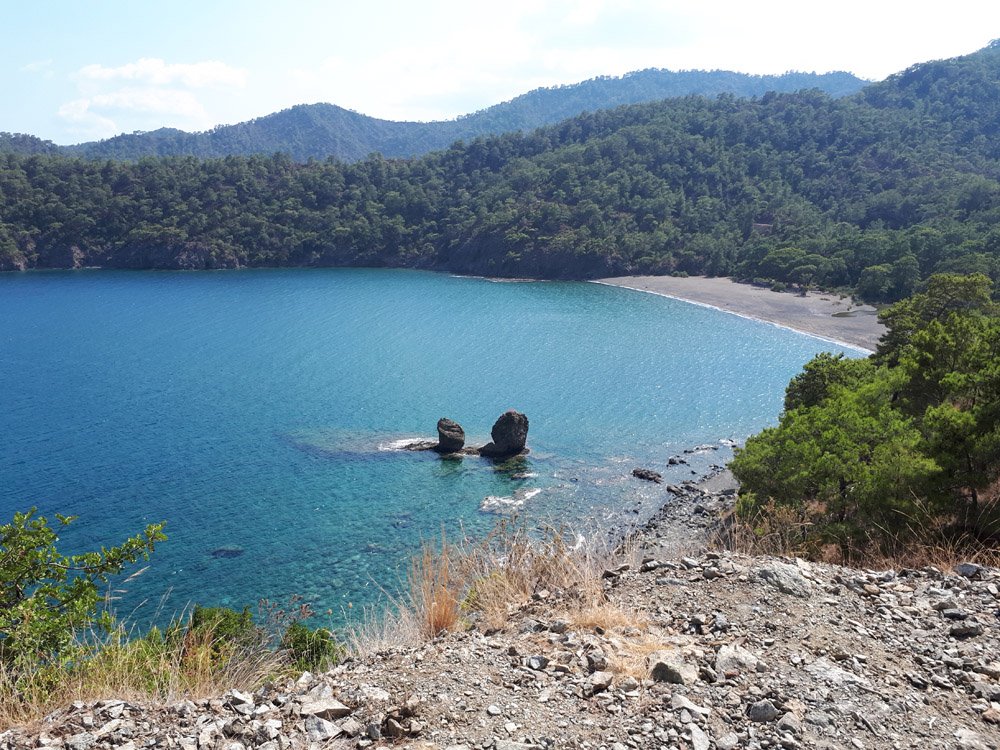 Дорога вдоль моря. Горы. Турция.