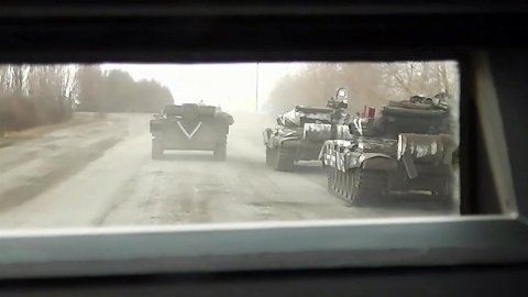 В Минобороны показали кадры действий морских пехотинцев и подразделений ВДВ в Киевской области