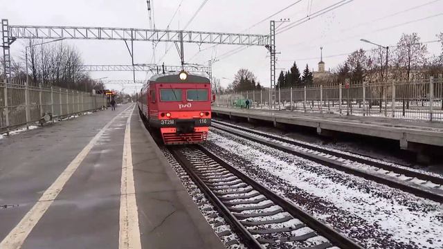 Электропоезд эт2м-116 Сообщением Шапки Санкт-Петербург Отправляется с платформы Колпино смотреть онлайн