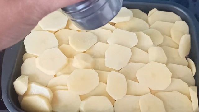 Мясо по-французски с картофелем и шампиньонами смотреть онлайн