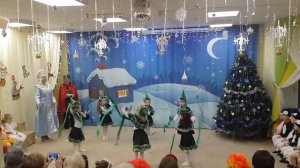 Новогодний танец ёлочек в детском саду на утреннике