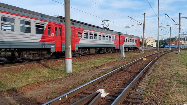 Электропоезд ЭТ2М в Поселок на Царскосельском железнодорожном мосту в Санкт-Петербурге