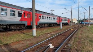 Электропоезд ЭТ2М в Поселок на Царскосельском железнодорожном мосту в Санкт-Петербурге