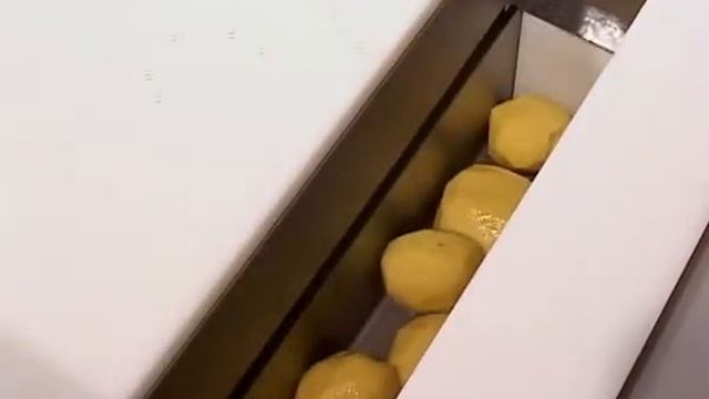 Нарезка картофеля ломтиком 2 мм на многофункциональном аппарате для нарезки Foodlogistik_ROVABO смотреть онлайн