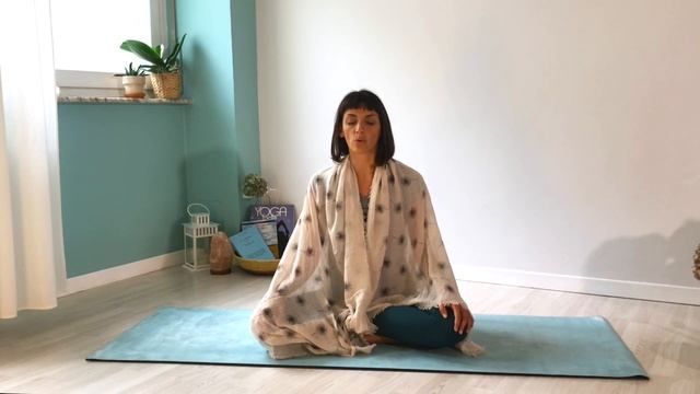 Ashtanga Vinyasa Yoga - Mantra iniziale смотреть онлайн