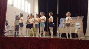 Спектакль "Волк и семеро козлят" на английском