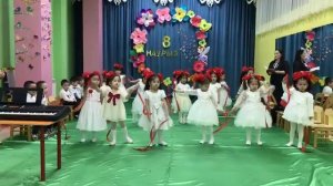 танец с лентами Средняя группа