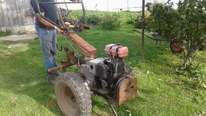 Мотоблок МБ 90 Мул Кадви . Распахиваем картофель.