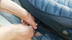 Как открыть багажник на Ниве.