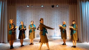 Вокальный ансамбль "Долина роз" - "Военное попурри" (руководитель Корой Надежда)
