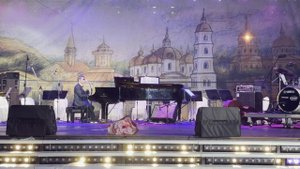 ТРИО ОЛЕГА АККУРАТОВА (Москва):
лауреат международных конкурсов
Олег АККУРАТОВ – фортепиано
Сергей К