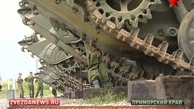 Мотострелки уничтожают отряды условного противника 