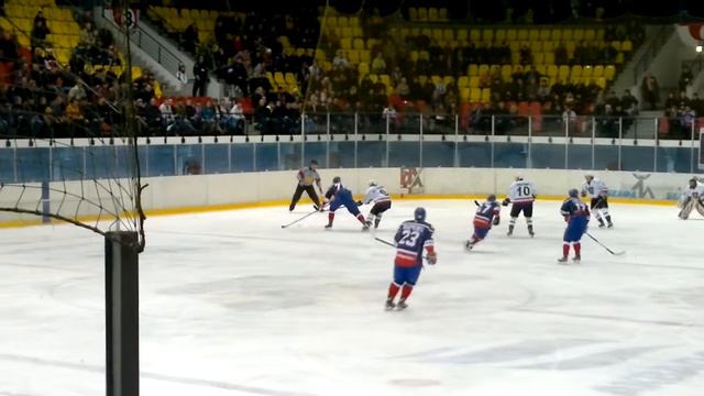На матче Металлург Лида. Присутствовали родители Андрея Михнова. смотреть онлайн
