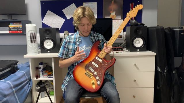 This Guitar Is Something Truly Magical - Fender Deluxe Players Stratocaster - Sienna Sunburst смотреть онлайн