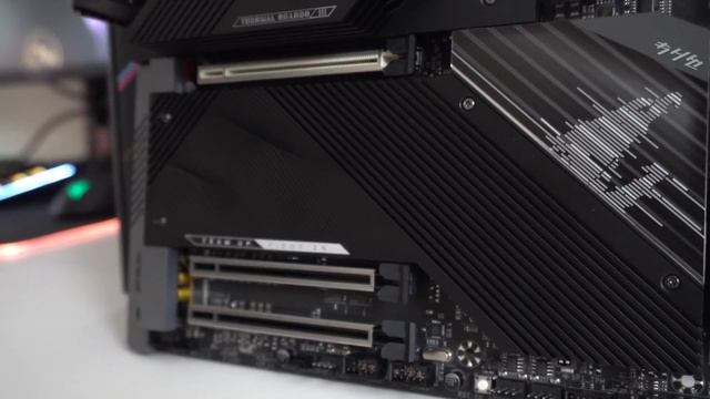 Z690 AORUS Master - First impressions on the aesthetic and features смотреть онлайн