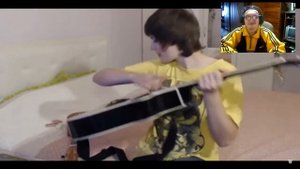 Реакция на ЛИСА МИМОЗЫРЯ ПЕСНЯ НА ГИТАРЕ VS УКУЛЕЛЕ | БАТЛ