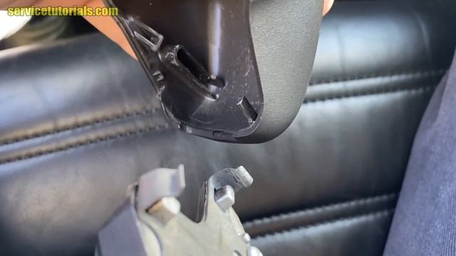 Demontare oglinda interioara retrovizoare VW Passat B6, B7, CC, Golf 7, Scirocco, Touran (2006-2016 смотреть онлайн