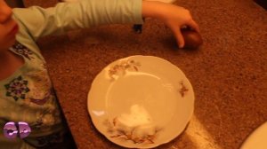 ЯЙЦО КИНДЕР СЮРПРИЗ. Как спрятать подарок в киндер сюрприз  ✿ Сomedy Detki