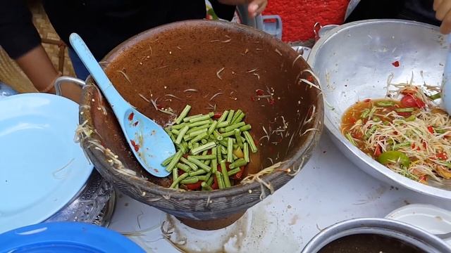Papaya Salad Somtam Thai - Bangkok Street Food смотреть онлайн