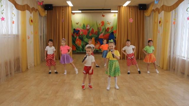 "Мир похож на цветной луг" музыка Владимира Шаинского, слова Михаила Пляцковского смотреть онлайн