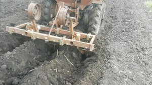 Посадка и окучивание картофеля, самодельным мини трактором.