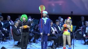 Blue Сanary (с англ. — «Печальная канарейка»), поют Татьяна Костина и Даниил Кручинин.