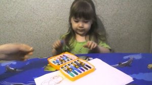 Чемоданчик с фломастерами, новые фломастеры, рисует Вика