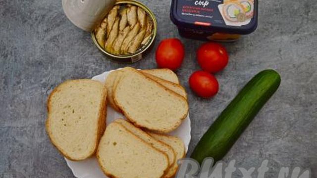 Бутерброды с творожным сыром и шпротами