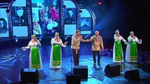 «У дороги тишь да гладь, Русская равнина.» Исполняет вокальный ансамбль «Ромашковое лето».